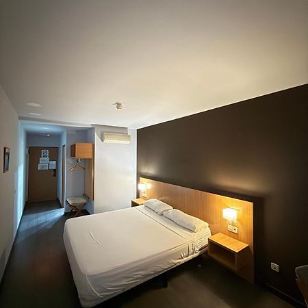 Hostal Mediterranea Madryt Zewnętrze zdjęcie