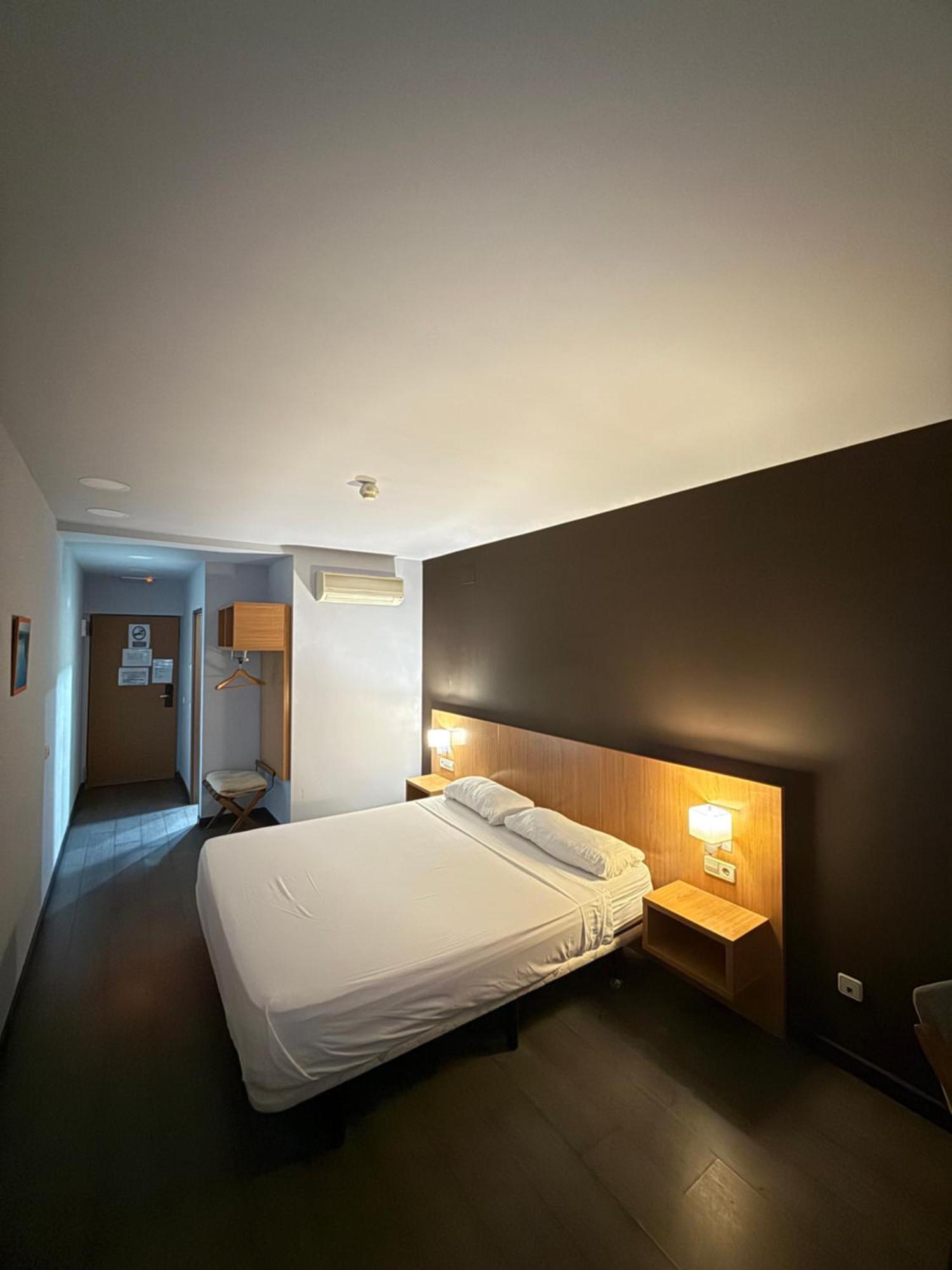 Hostal Mediterranea Madryt Zewnętrze zdjęcie