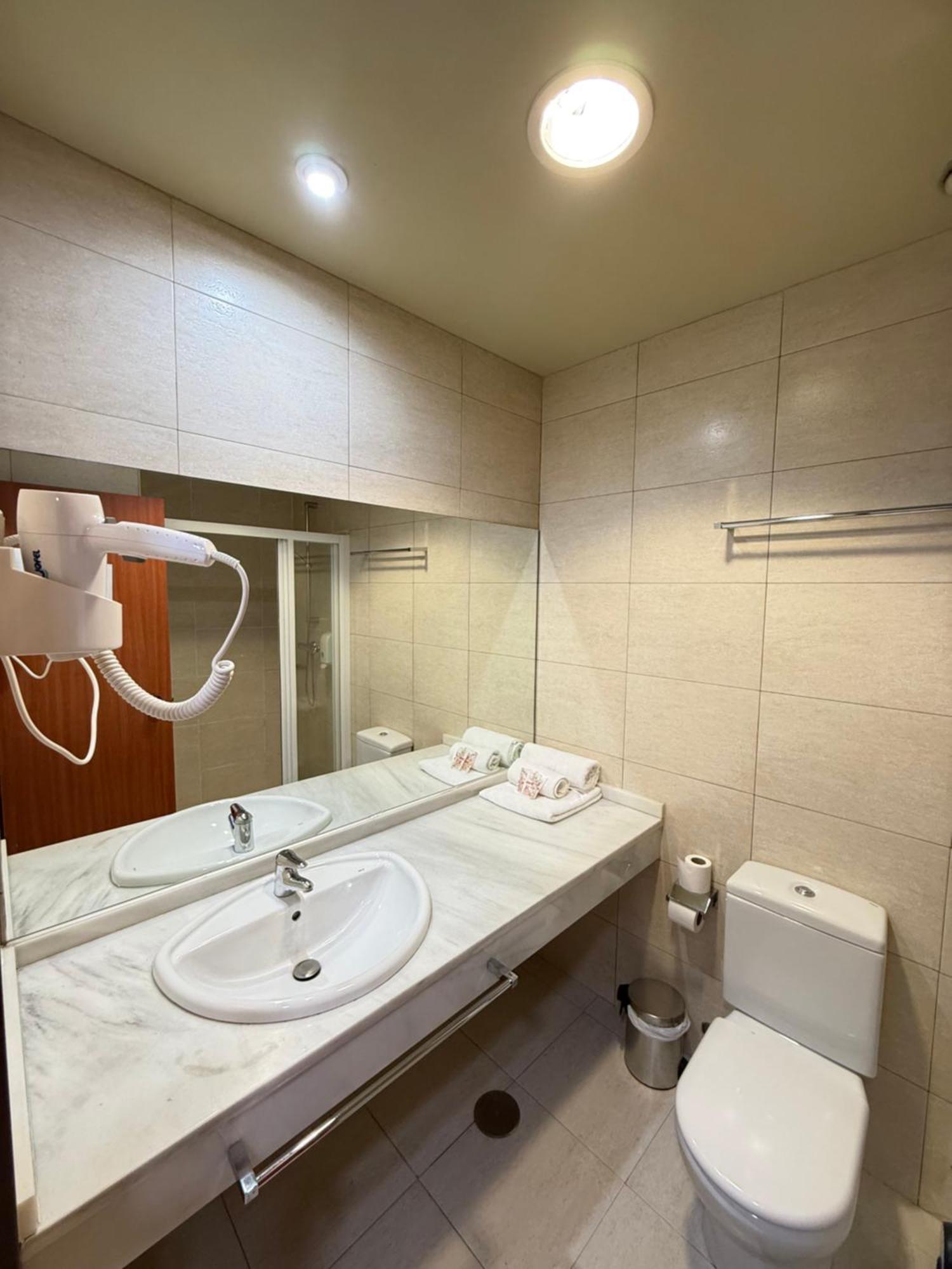 Hostal Mediterranea Madryt Zewnętrze zdjęcie