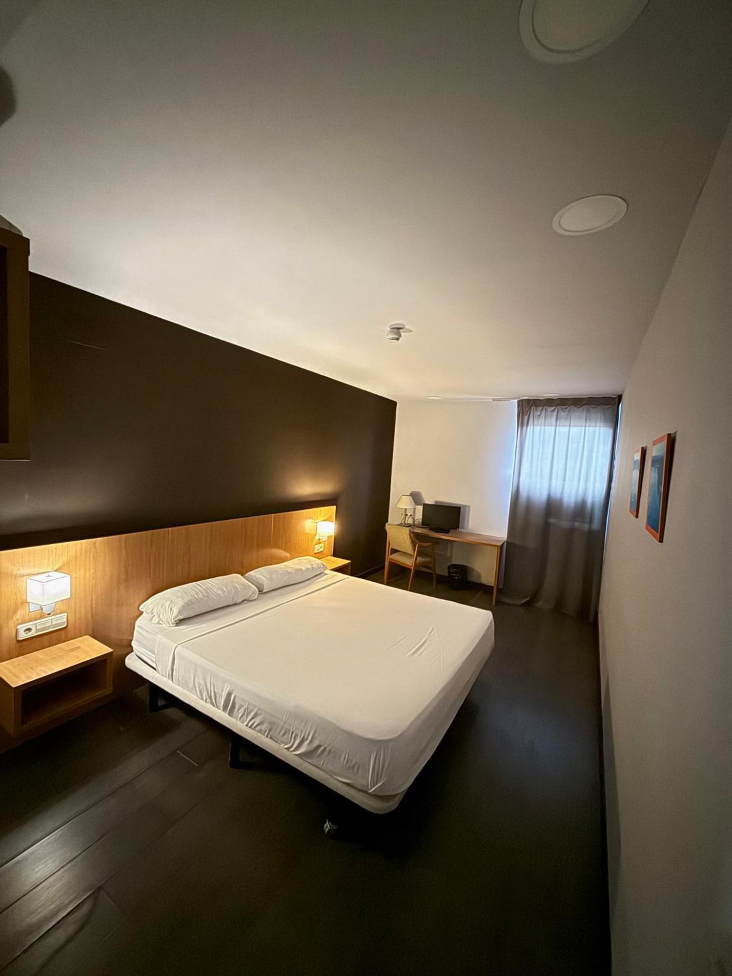 Hostal Mediterranea Madryt Zewnętrze zdjęcie