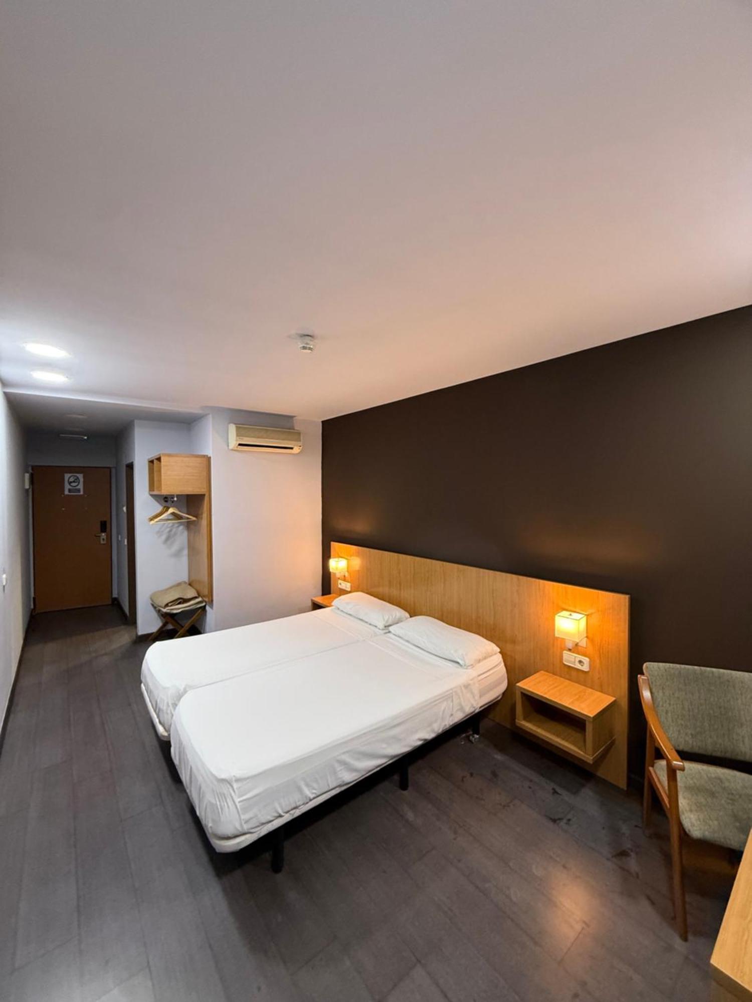 Hostal Mediterranea Madryt Zewnętrze zdjęcie