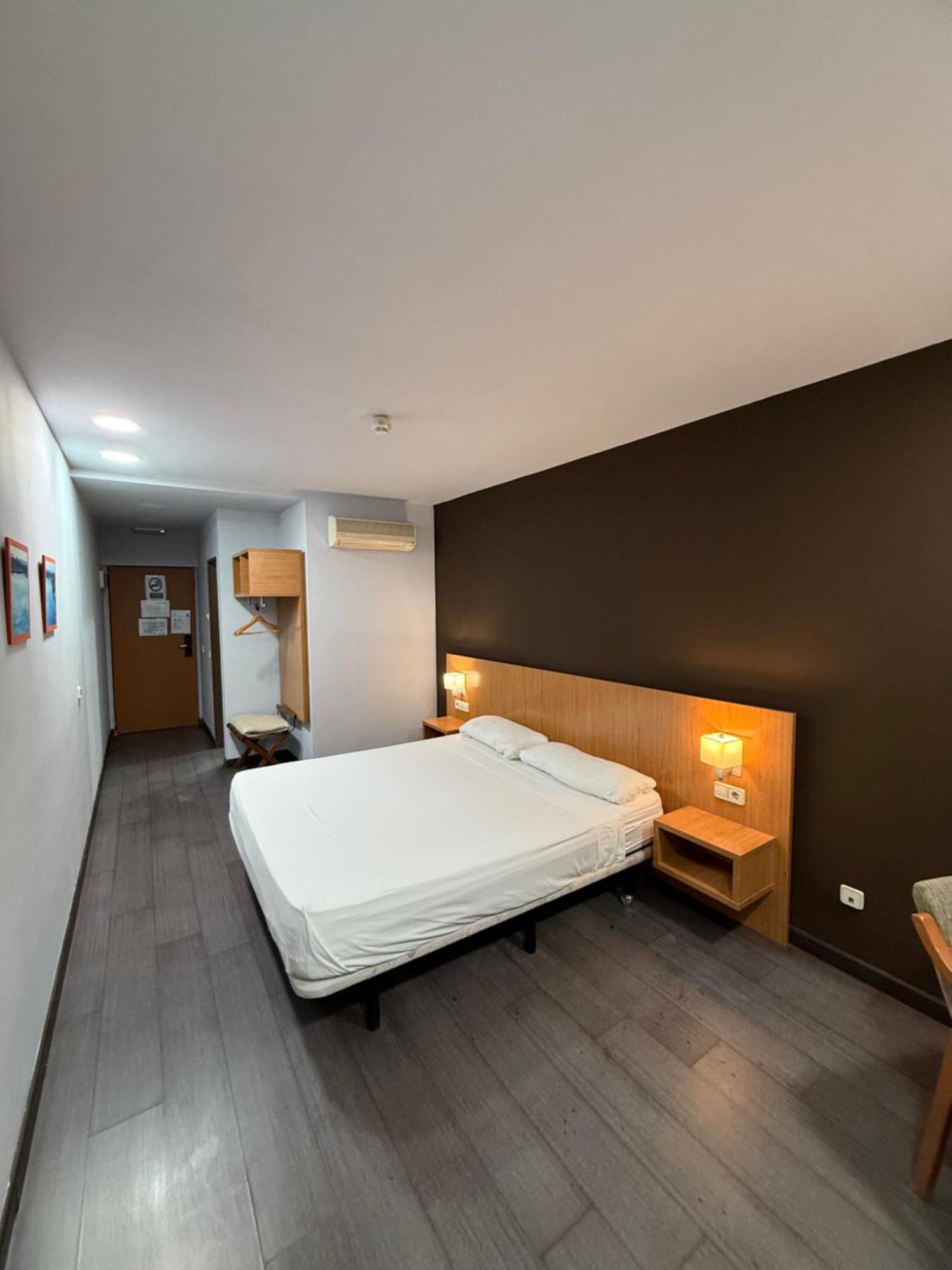 Hostal Mediterranea Madryt Zewnętrze zdjęcie
