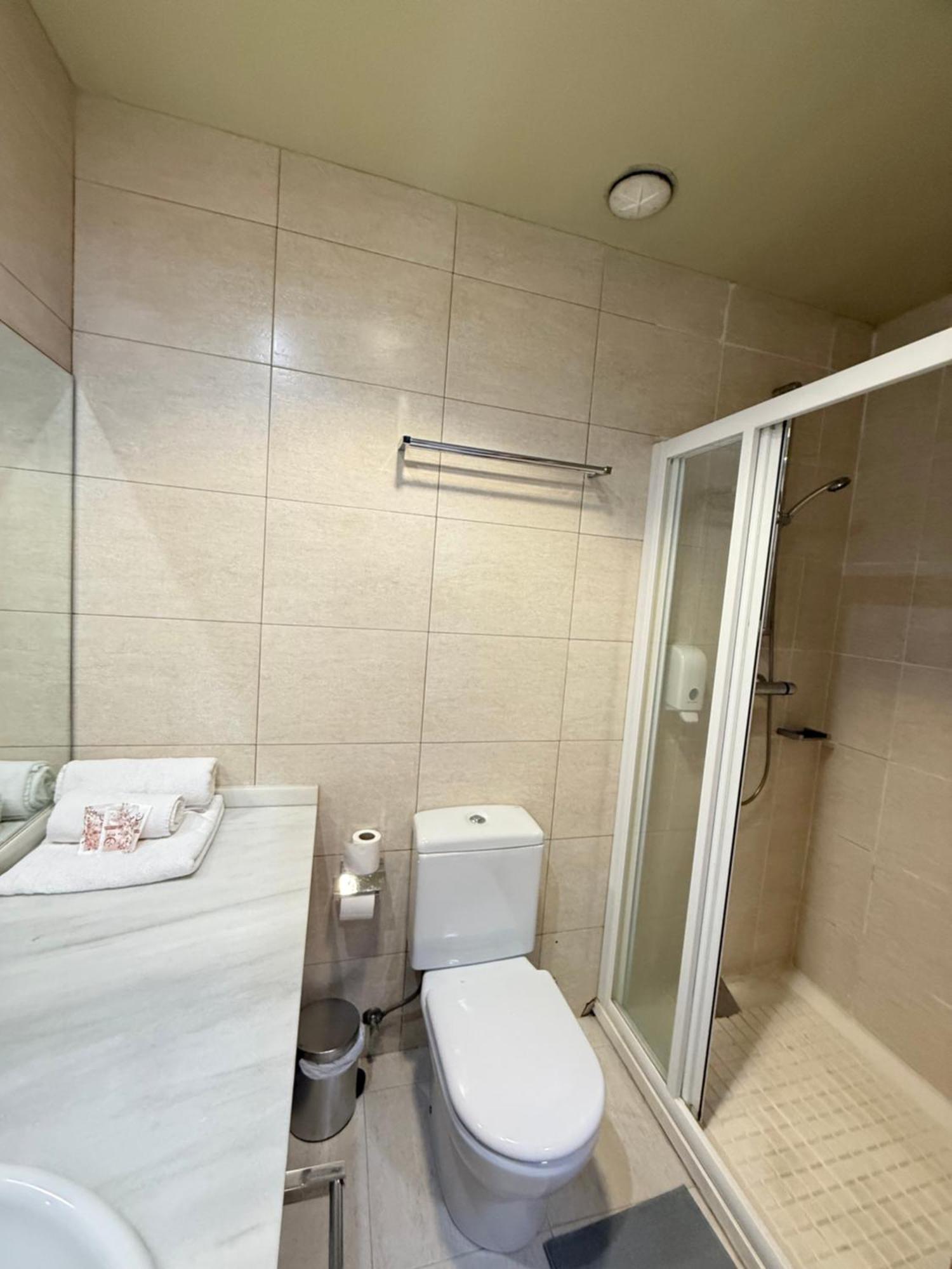 Hostal Mediterranea Madryt Zewnętrze zdjęcie